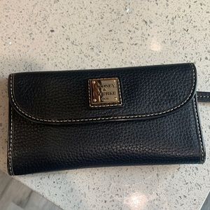 Dooney & Bourke wallet (black)